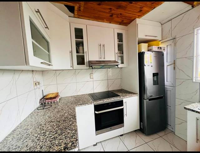 3 BEDROOM HOUSE FOR SALE IN KWAMASHU